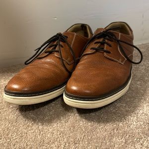 Brown Dress Shoe (Men’s Size 11)